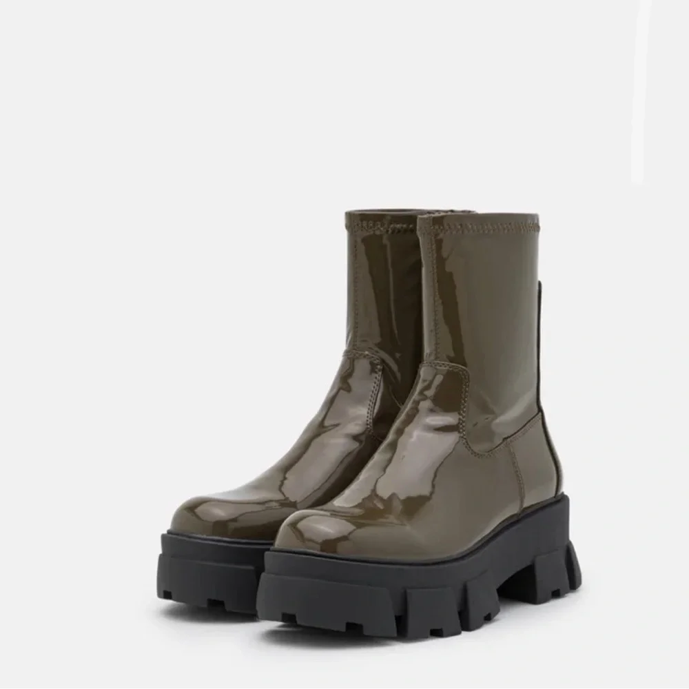 ALDO GRANDSOLE patent lug sole Platform ankle boots size‎ 10 brand new
